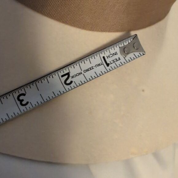 Beltmar women's vintage cream hat with ribbon feather details flawed - Picture 9 of 10